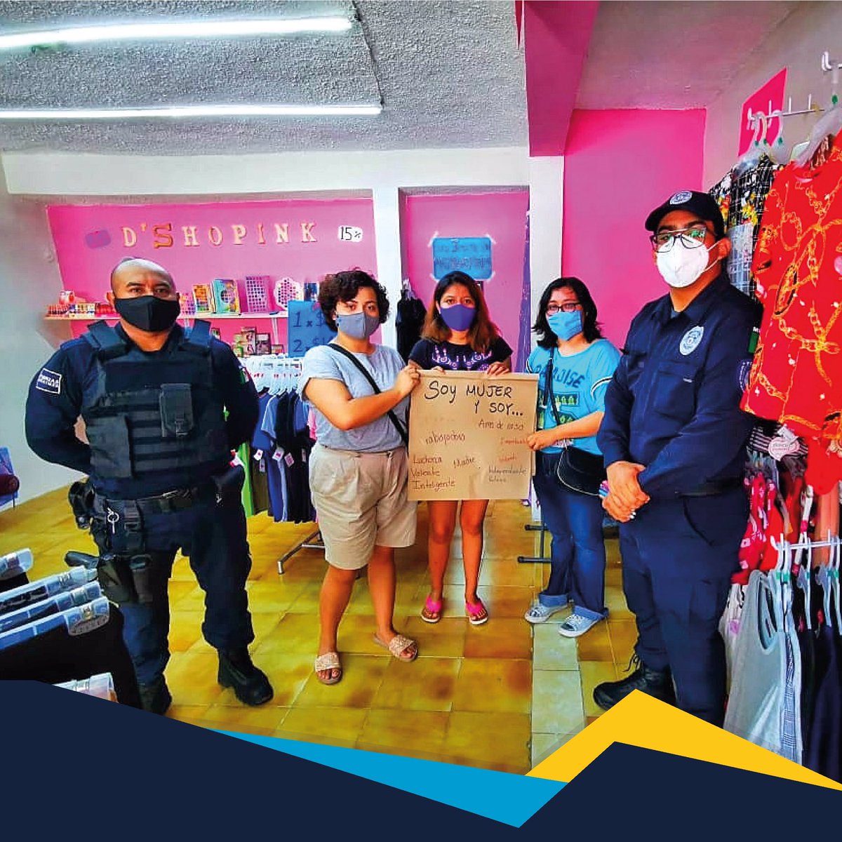 🟠👮🏽Los miembros del Grupo Especializado en Atencion a Víctimas de Violencia Intrafamiliar y de Género realizaron actividades en el centro de la ciudad con el objetivo de generar conciencia y seguir combatiendo la violencia que existe en contra de la mujer. #PrevenirEsProtegernos