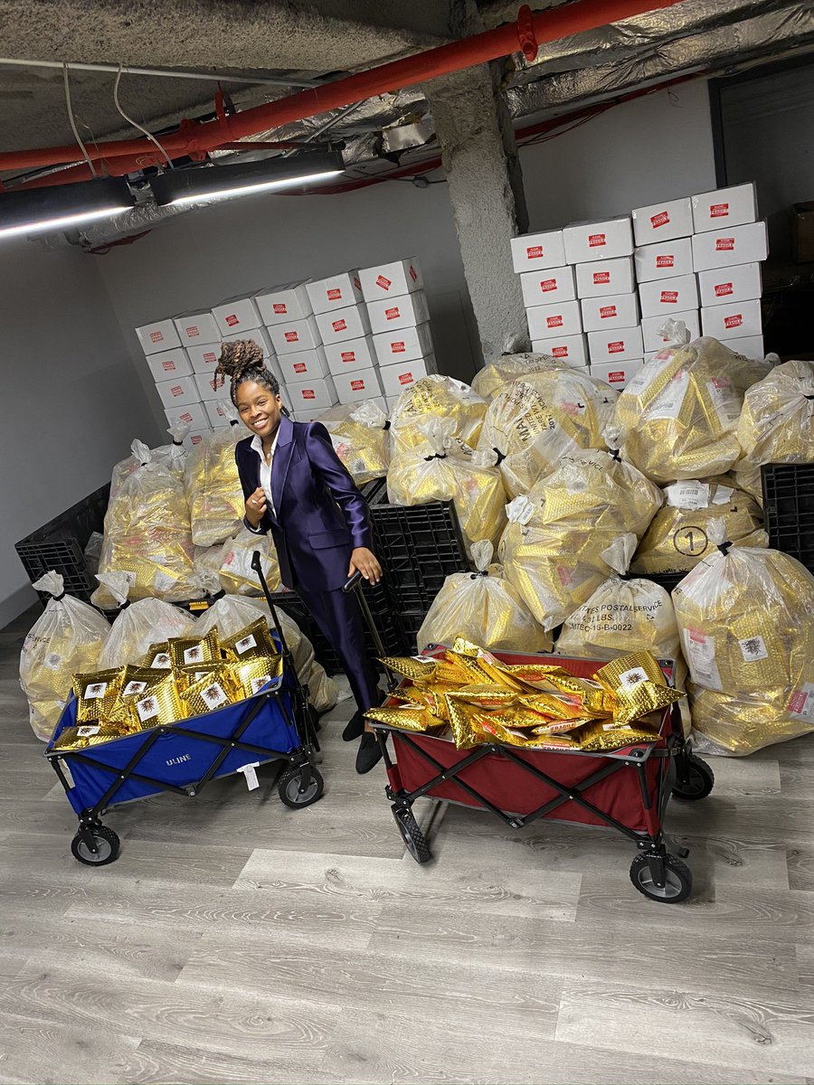 i started out doing hair in an african hair braiding shop at 17. Now im a millionaire at 20....thats crazy.