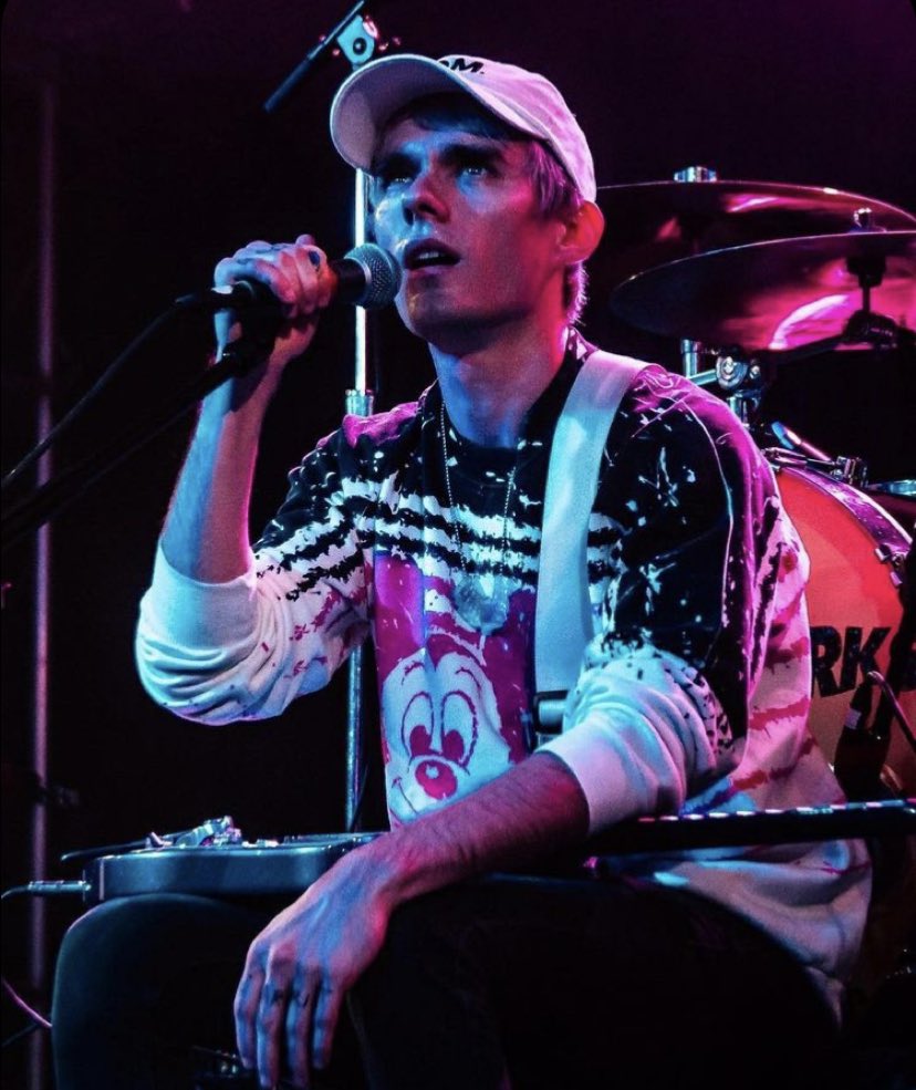 pictures of awsten that should be illegala thread
