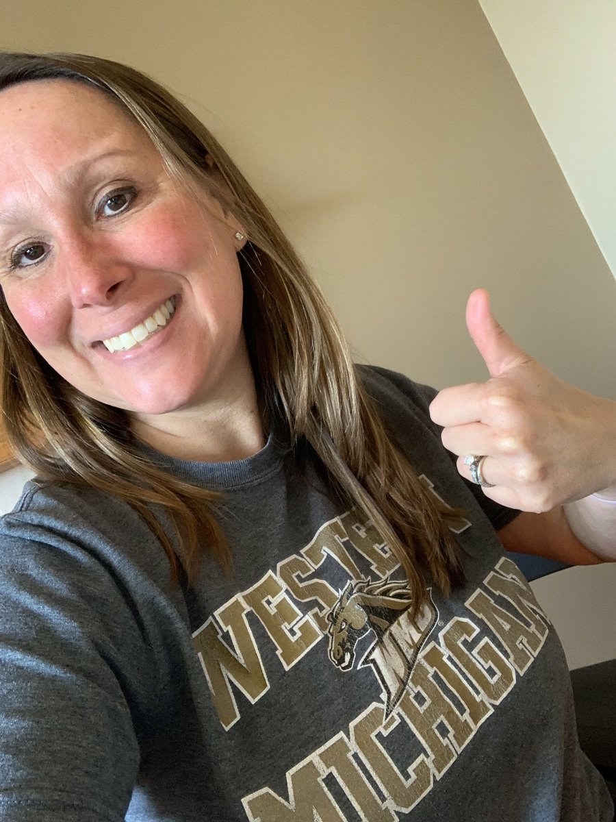 SraSolomon's tweet image. Let’s go, ⁦@SandburgHS⁩ !!!  💙💛🦅 Go Eagles!!!  We got this!  Teachers can participate too, right? 
#SpiritWeekChallenge #EastvsSandburg