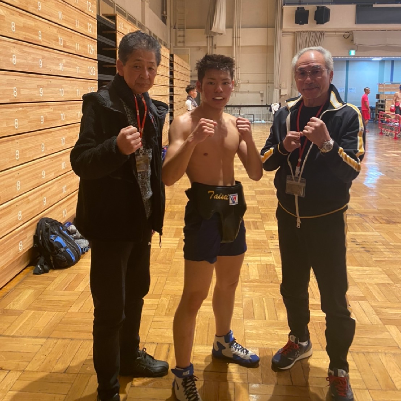 thu_nyushi's tweet photo. 先日、本学3年生の高橋泰征君がボクシングのプロテストに合格しました🥊

階級はフェザー級で、デビュー戦は来年前半になるそうです✨

みなさん応援のほど、よろしくお願いします🙇

#ボクシング　#プロボクサー　#プロテスト https://t.co/OvwxhacraP