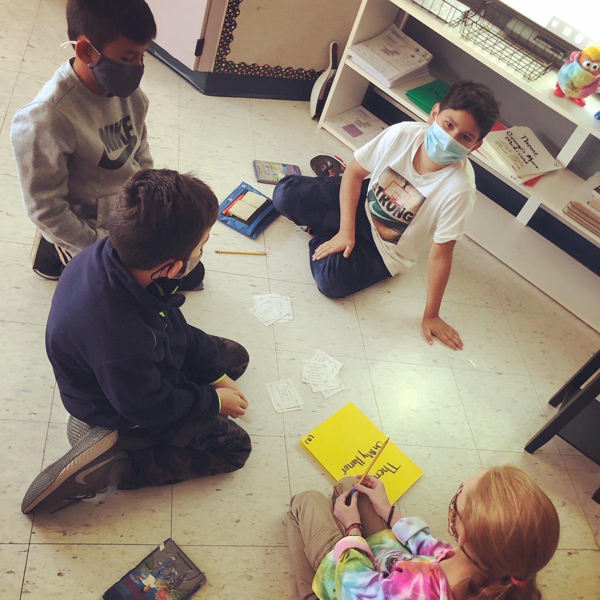 BCSDBabs's tweet photo. Groups worked together to determine &amp; sort themes present in their book club books, then supported chosen themes with text evidence. #bookclubdiscussion @brewsterschools https://t.co/DDQxVJRAUJ