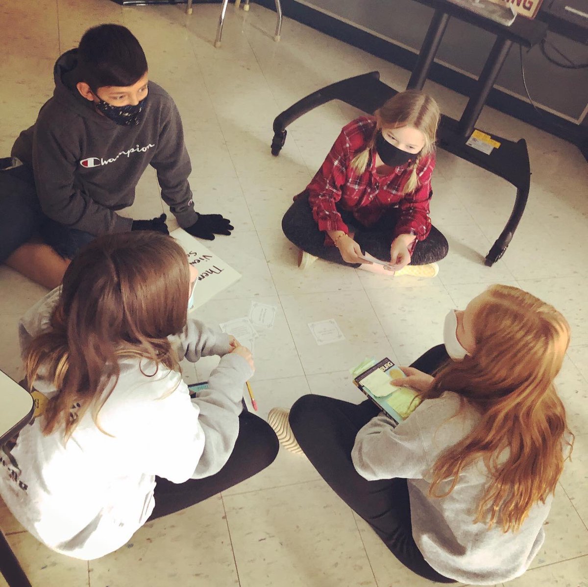BCSDBabs's tweet photo. Groups worked together to determine &amp; sort themes present in their book club books, then supported chosen themes with text evidence. #bookclubdiscussion @brewsterschools https://t.co/DDQxVJRAUJ