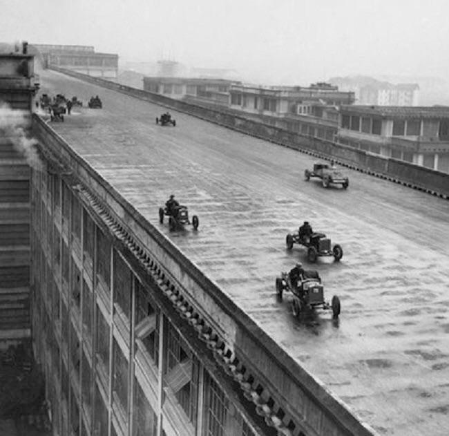 bluenile's tweet photo. Car racing on the roof of the #Fiat Factory, Turin 1923. https://t.co/RBPWKBCndi https://t.co/HtHP6WvdvB