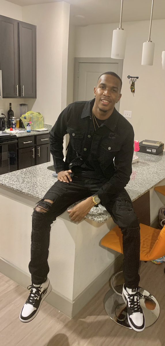 _Hoopstar_15's tweet photo. 2Fine 🤪🖤😭 but I’m blessed to see my 25th imma OG now, big stepper 😈🥳♏️ love to all my scorpios 🤘🏿 https://t.co/k5GjbPLs9V