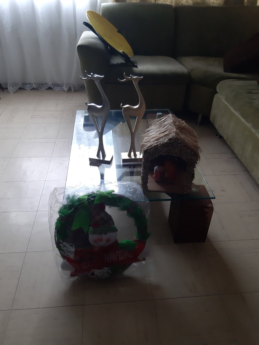 Astrik17's tweet photo. @Vibra1049 @doctormenditos Armando mi #MiniPesebre y algo de decoración pq no hay #Arbolito #BuenaVibra @Vibra1049 @doctormenditos https://t.co/S6uOUxlIrm