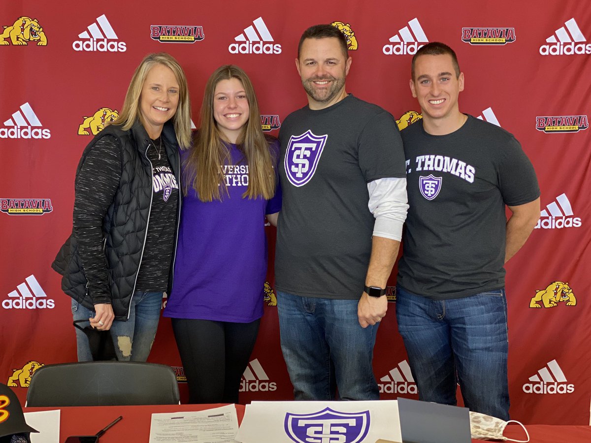 betsy_murray4's tweet photo. The University of St. Thomas has gained an exceptional student athlete. Beyond proud of you @cassidycarby, you will be greatly missed! #signingday 🐾❤️ https://t.co/NrJ5fVx5Cq