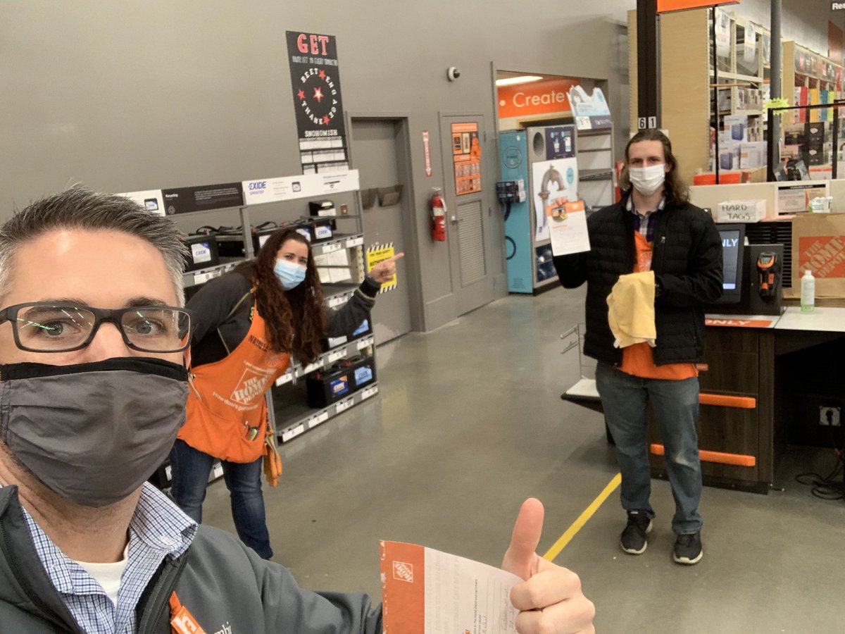 Congrats to cashier Michael for being on the top 20 list for credit attainment in D317 and for making sure our SCO is clean and sanitized! #snohomishsalestrain #nottodaycovid #keepourstoresafe <a href="/SapersteinJ/">Jason Saperstein</a> <a href="/root_hd/">JimRoot@HD</a> @TracieD317