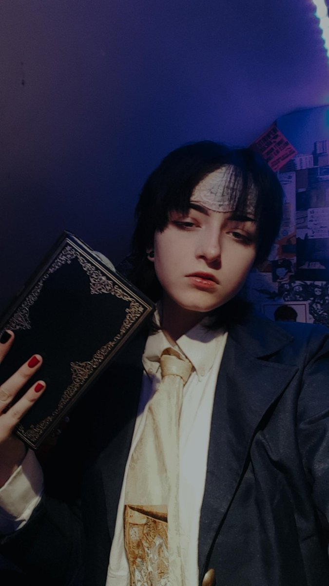 w0rmrabies's tweet photo. Dare chrollo to eat the eye 😈�� #chrollolucifer #hunterxhunter #cosplay (IM A MINOR PLZ DONT MAKE CHROLLO TWITTER JOKES) https://t.co/3VBxNqf1zS