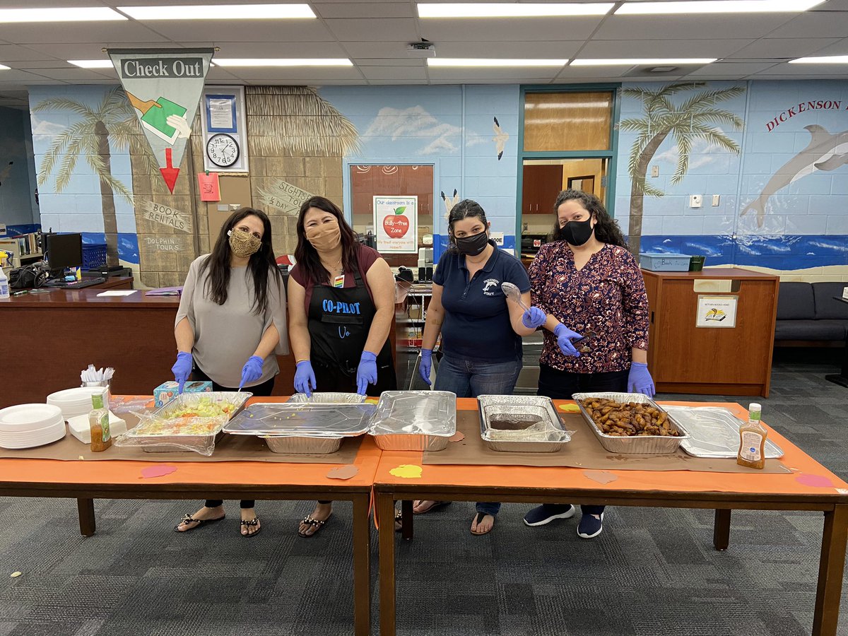 DickensonReads tweet media