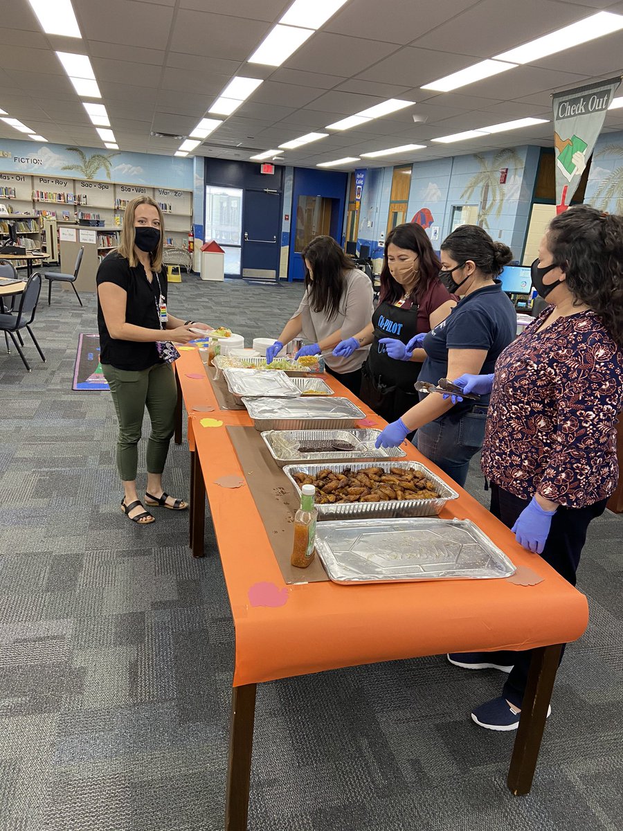 DickensonReads tweet media