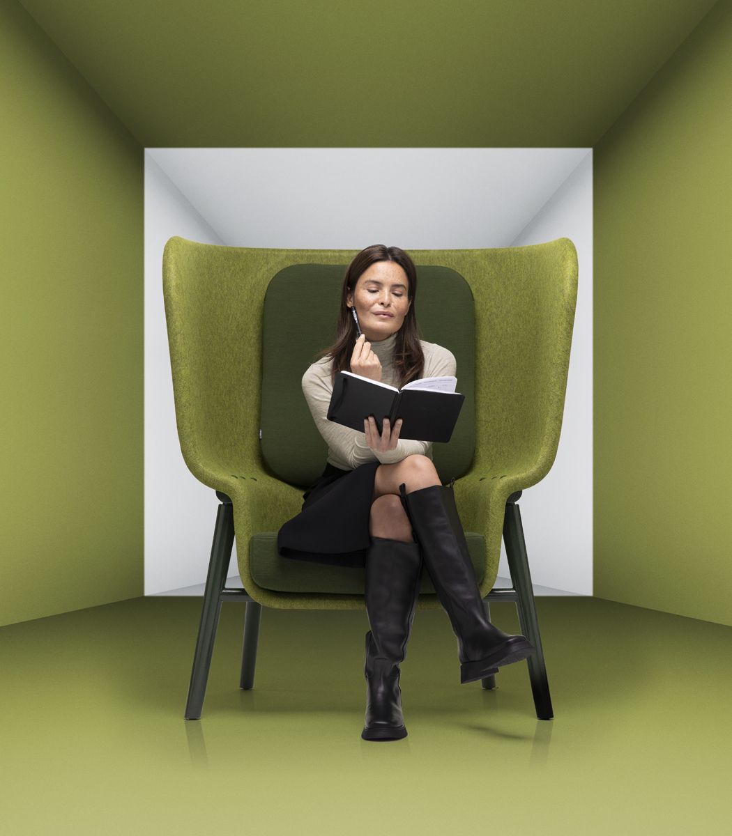 designboom's tweet photo. taking 600 PET bottles to produce, @DeVorm's pod chair increases its customizability with nine new colors https://t.co/pmNOTEr4BB https://t.co/tL5d6zLkpG