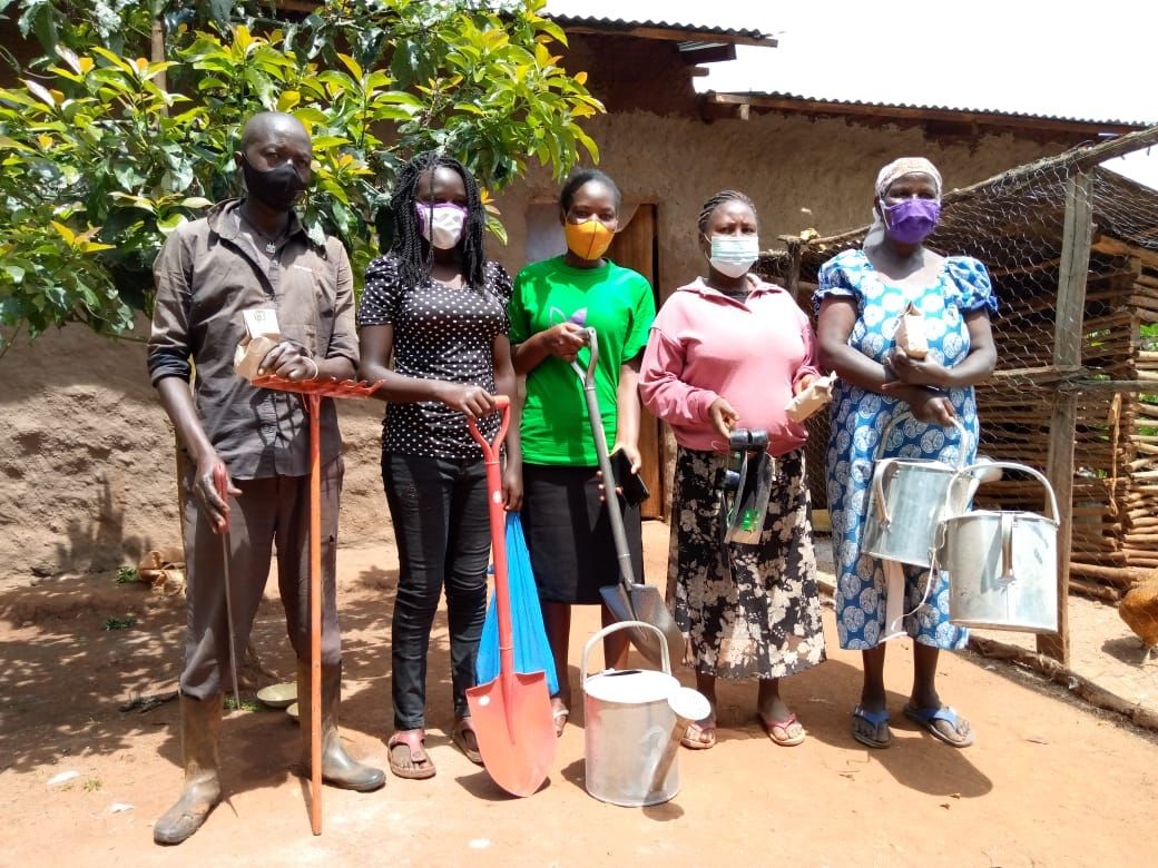 Thrive4Good's tweet image. Today our team visited an ex-inmate. They delivered tools and seeds enough to start a Life-garden.

By this they get enough healthy food for consumption and income generation.
A big thank you to all our donors!

#prisonprojects #lifegardens