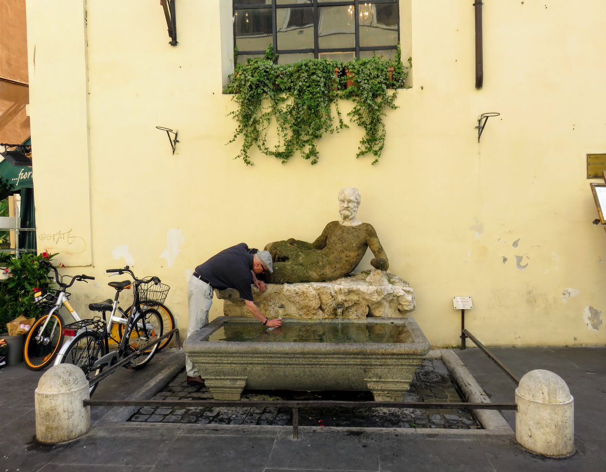 my favorite  #PublicSculpture of all time is - not 1 but 6! The 'Speaking Statues of  #Rome, also known as the 'Congresso degli Arguti' (Congress of Wits) bc since 1501, these statues have been used as places to post anonymous commentary against the powers that be! #MuseumsUnlocked