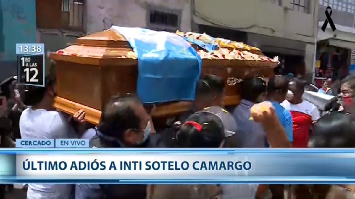 celeston_7's tweet photo. Último adiós a Inti Sotelo, se va al cielo al lado de muchos que dieron la vida por una patria mejor, y agitando siempre la bandera Blanquirroja y la Celeste.
#SaludInti https://t.co/9dKdMisaDJ