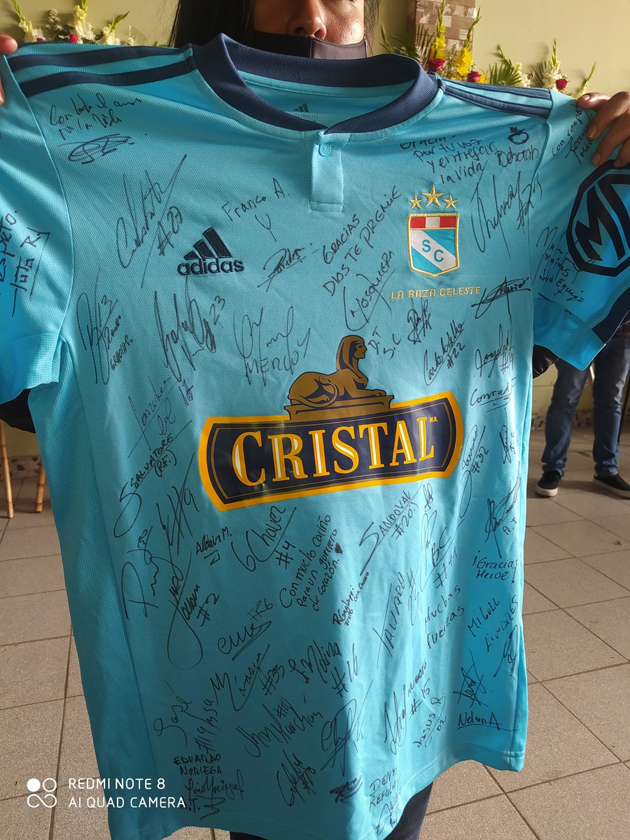 celeston_7's tweet photo. Último adiós a Inti Sotelo, se va al cielo al lado de muchos que dieron la vida por una patria mejor, y agitando siempre la bandera Blanquirroja y la Celeste.
#SaludInti https://t.co/9dKdMisaDJ