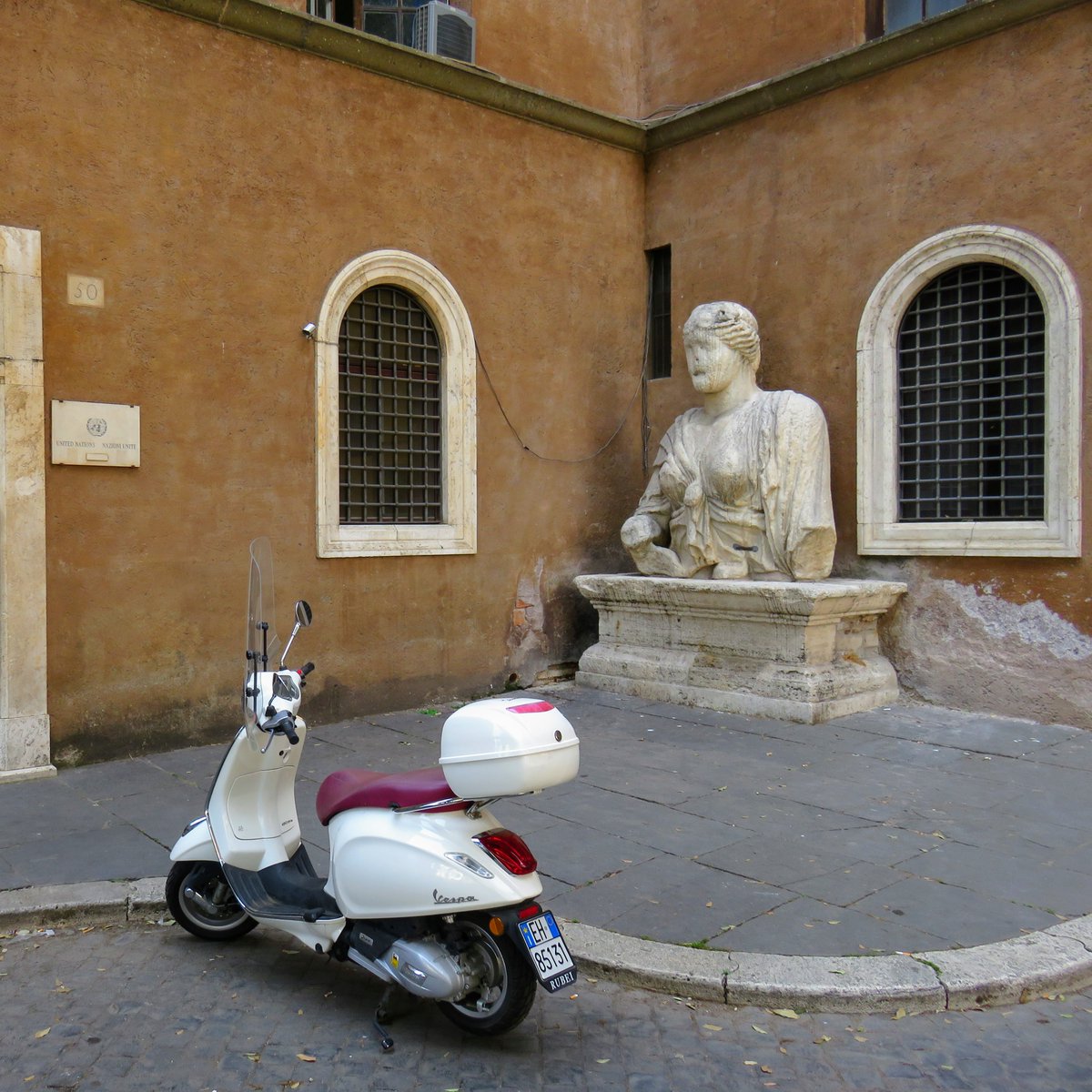 my favorite  #PublicSculpture of all time is - not 1 but 6! The 'Speaking Statues of  #Rome, also known as the 'Congresso degli Arguti' (Congress of Wits) bc since 1501, these statues have been used as places to post anonymous commentary against the powers that be! #MuseumsUnlocked