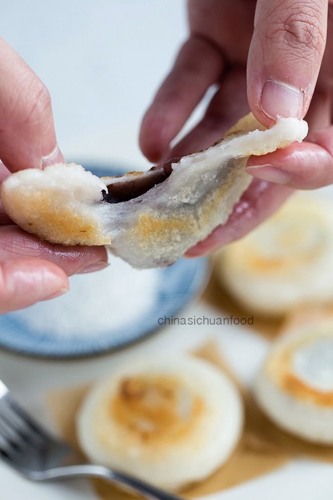 Here are a couple of sweet dim sum items that are harder to find, but a must-order for me: Osmanthus Jelly and pan-fried mochi red bean cakes.