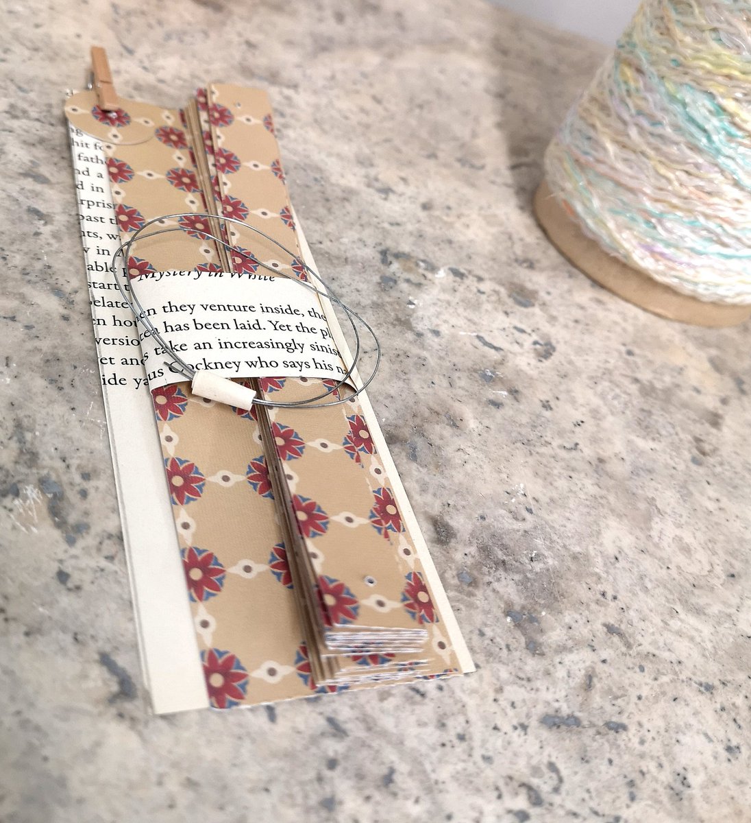 Haven't been able to run craft sessions learning to make these gorgeous paper hanging tassle decorations in November as I was hoping but putting kits and a little instruction Zine together to post out to people from next week!

My house will be covered with these 😂😍😂