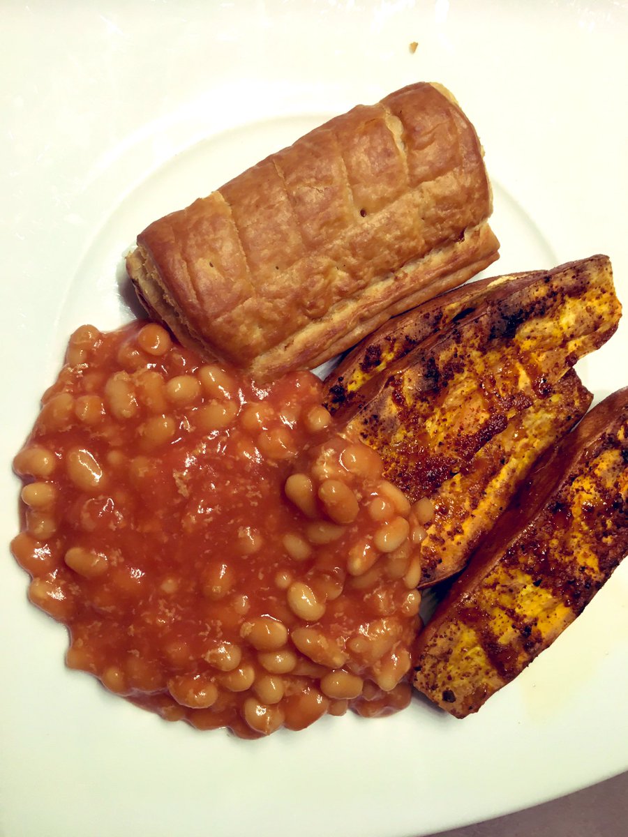 SusanHVeggies's tweet photo. I really enjoyed @AldiUK sheese and onion roll. It went well with their baked beans and my roasted sweet potato wedges #nutritioncoach1 #vegan #shopbought #plantbased #whatsfordinner #whatveganseat #bakedbeans #aldivegan #aldi https://t.co/83RPWTXXp4