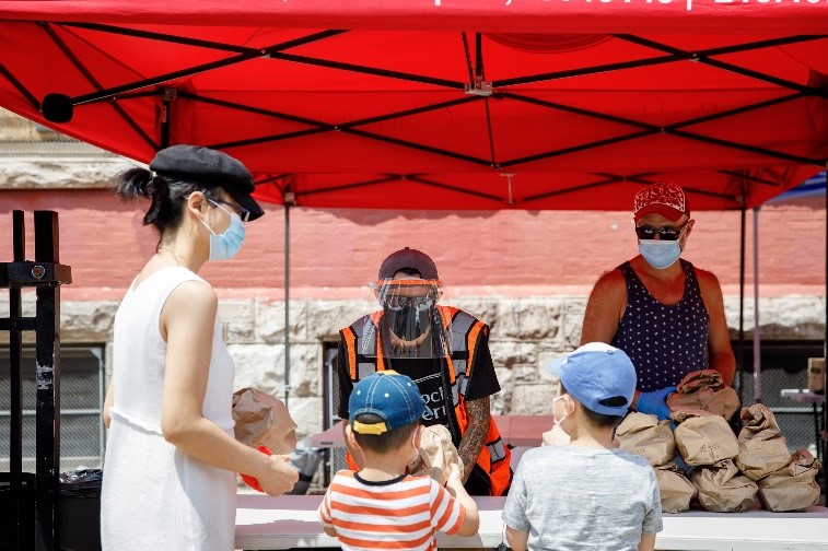 PHLserves's tweet photo. This week is National Hunger and Homelessness Awareness Week. Consider supporting our neighbors facing food insecurity by volunteering with @seamaac! They have a variety of service opportunities that need support. Sign up today ⬇️ https://t.co/hxsxcnkCU7 https://t.co/PZqBSGZwcq