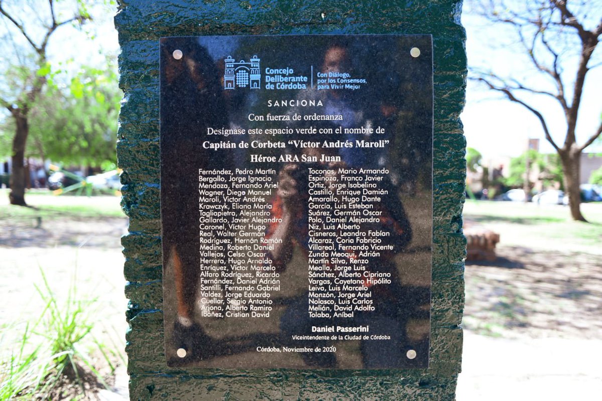 EvaOntiveroLoza's tweet photo. Hoy homenajeamos al único cordobés tripulante del Ara San Juan. En un significativo acto denominamos con el nombre de Capitán de Corbeta "Víctor Andrés Maroli" Héroe Ara San Juan a una plaza de Barrio Lomas de San Martin. Gloria, Memoria y Honor a los 44 Héroes.
@Los44AraSJ https://t.co/7T0eIFXvIB