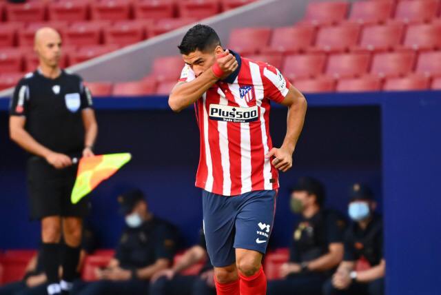 MartinCharquero's tweet photo. Por ser positivo de COVID 19, Luis Suárez se pierde Uruguay-Brasil y Atlético Madrid-Barcelona. https://t.co/2yJF4mw4tp