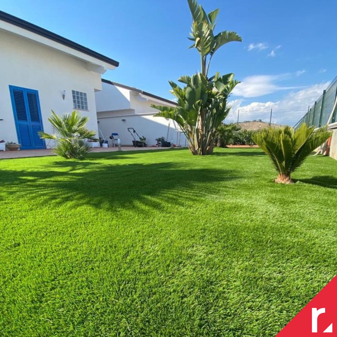 realturfoficial's tweet photo. Hoy nos teletransportamos hasta Sicilia, para ver este bonito jardín con la instalación de Realturf ☀️🌍

Creamos diferentes espacios dentro del jardín 🌳 donde destacamos la bonita entrada con camino que quedó fantástica. 

¡Tenemos distribuidores oficiales por todo el mundo! https://t.co/XD0k5vGjI2