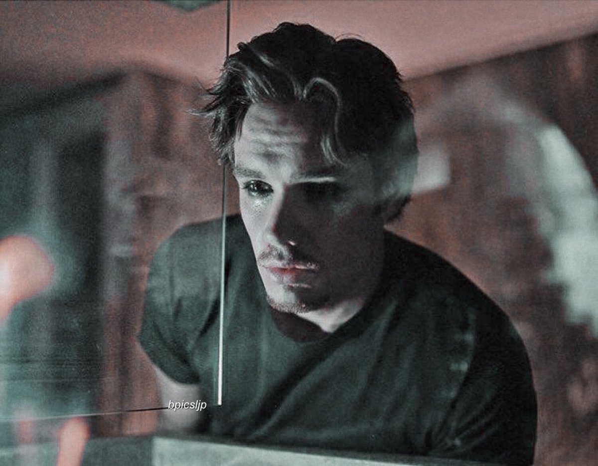 liam submitted this himself not though his team for a photography contest where he chose what he was wearing- everyone uses his daily wardrobe to say “oh he looks straight” but look at what wears when he has control, a loose fitted t shirt and make up