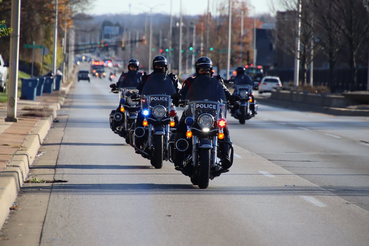 IFD_NEWS's tweet photo. 9:45 AM - #IFD firefighters, assisted by #IMPD officers bring Engineer Matthew D. Bennett from Community North Hospital to Crown Hill Funeral Home in preparation for services and burial.  Firefighters from across the IFD service district paid their respects along the procession https://t.co/btH6FN6MxP