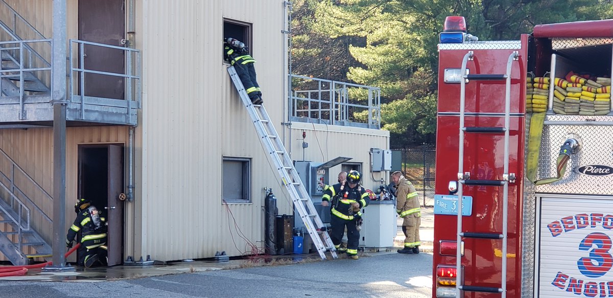 BedfordFD's tweet photo. Training at Hanscom this morning https://t.co/BRUSWfdCzd