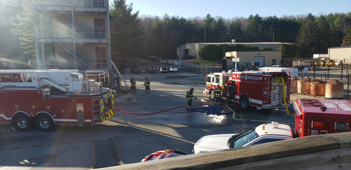 BedfordFD's tweet photo. Training at Hanscom this morning https://t.co/BRUSWfdCzd