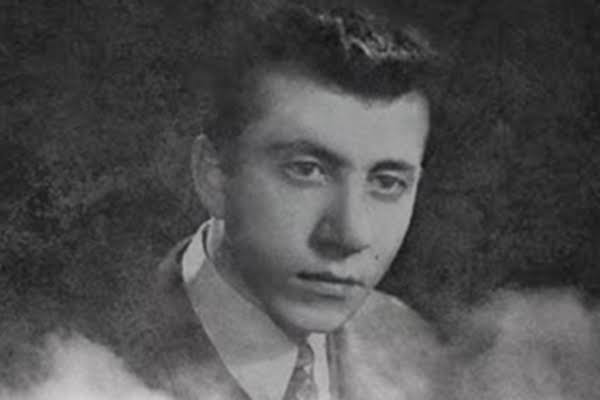 Gazi Üniversitesi senatosu, Ülkücü Ertuğrul Dursun Önkuzu'nun şehit edildiği Teknoloji Fakültesi B Blok binasının adının " Ertuğrul Dursun Önkuzu" olarak değiştirilmesine karar verdi.