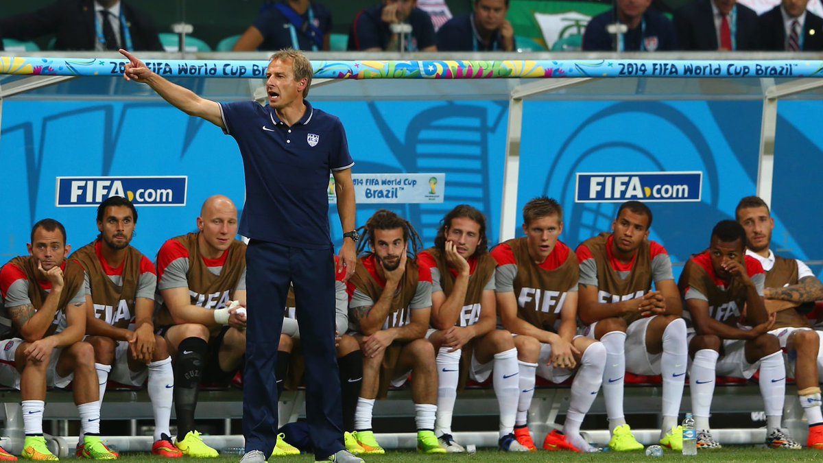 Quart de finaliste en 2002, les USA sont sortis en 1/8e en 2014.Après-mondial difficile, Jurgen Klinsmann est débarqué, remplacé par Bruce Arena.Et la, catastrophe, les USA ne se qualifient pas pour la CDM 2018, une première depuis 1986. Il démissionne et les choses changent.