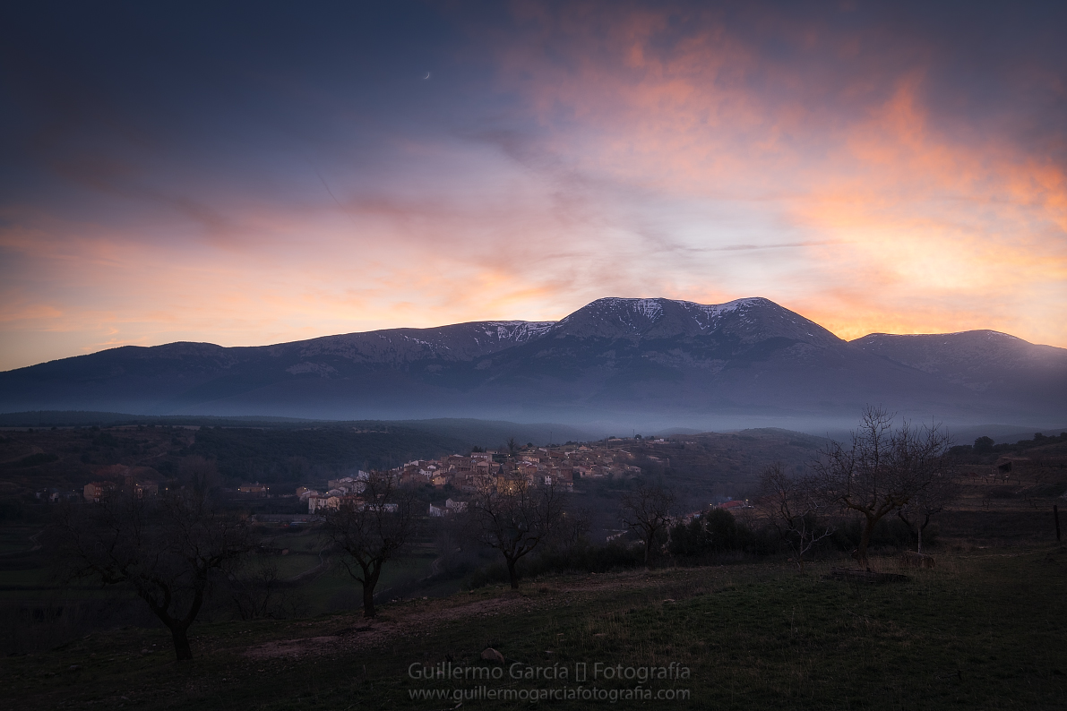 GuilleGarcia86's tweet photo. Día universal del #orgullorural2020 .
En esta fotografía os presento a mi pueblo, para quien no lo conozca: #Lituénigo custodiando el gran #Moncayo.
https://t.co/YwISszP2FH https://t.co/vTbyZgjHVJ