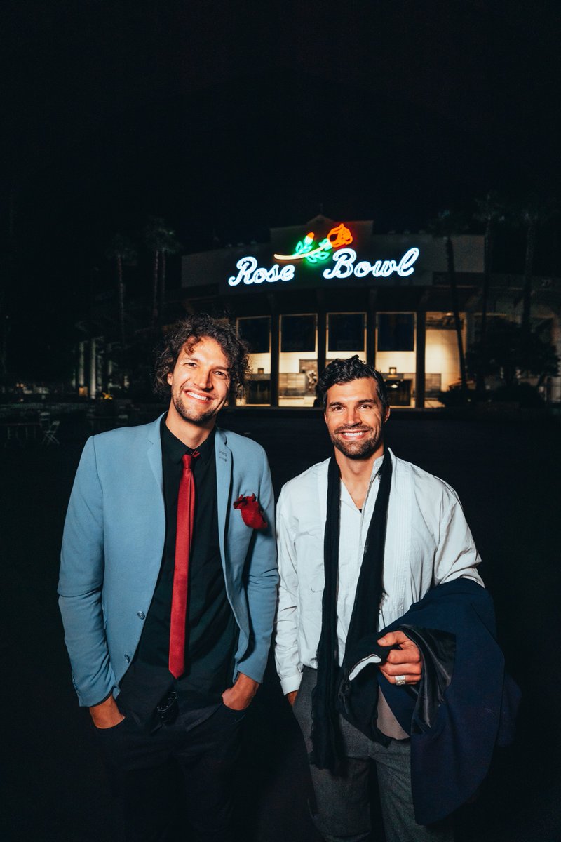 4kingandcountry's tweet photo. As you can see we’re still in the afterglow of the @RoseBowlStadium after the #DrummerBoyDriveIn Christmas Show last night! 😃😄🥁👦🎄 https://t.co/JBjGJT2vda