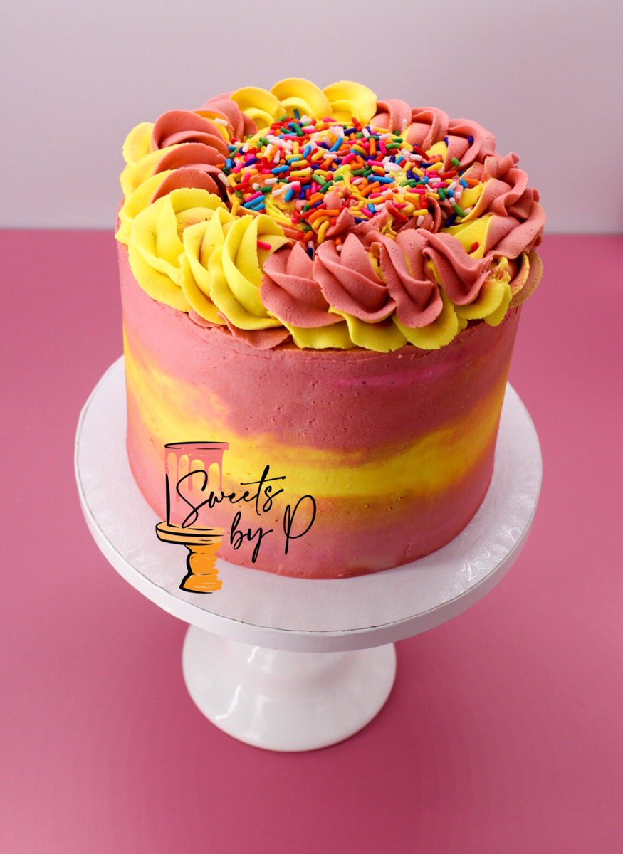 SweetsByP's tweet photo. This Beautiful Birthday cake made for @moonbeamflowers 🥰
#SweetsByP #DMV #Baker #BlackOwnedBusiness https://t.co/yZFJeP3kA3
