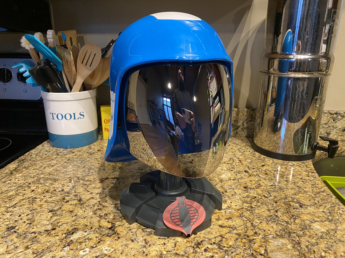 TheFullForce's tweet image. 🐍 This GameStop Cobra Commander helmet is AMAZING!! 🐍

The chrome faceplate is one way glass and it’s so comfortable with the padding inside!! So much cooler in hand....or on head, I should say!!