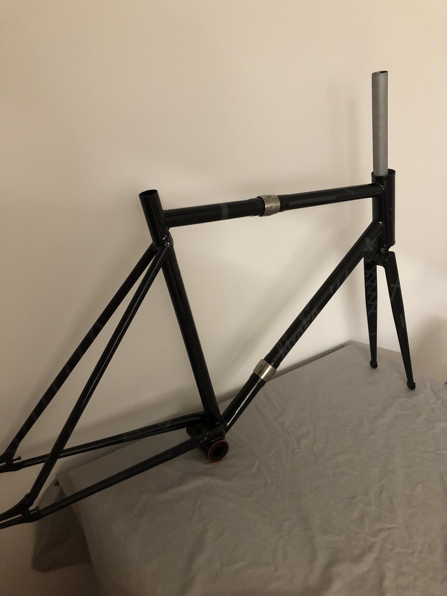 BirakaCycles's tweet photo. Beste bat itxura hartzen! #fixie #desmuntagarria #desmontable 😍 laster muntatuta! Herri edo hirian #elegante eta #azkar mugitzeko https://t.co/wtptbBnORO