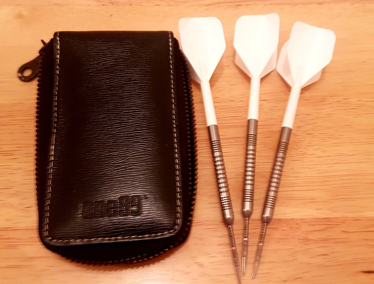 southpaw180's tweet photo. Right then!! Who wants to win southpaws old match darts and my most favourite darts of all time!! Easy to win them..

1) you must follow me

2) retweet

3) name the darts

I'll leave it running for a few days! Ps these darts are very very special to me! You wouldn't believe! https://t.co/RKKPuxDlR7