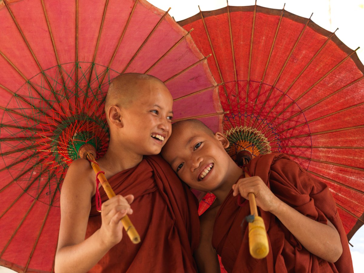 lisakristine's tweet photo. Laughing Beneath the Parasols #Myanmar⁠ #Travel #Happiness #InspireUnity #FineArtPhotography #PortraitPhotographer #Humanity #Afar #TLPicks https://t.co/WdQBG4du2u https://t.co/Wao3vEHQLz