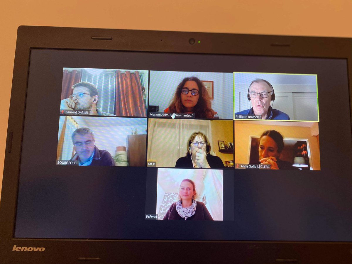 arcal_44980's tweet photo. [#COVID19 : Sainte-Luce est à vous à vos côtés !]

Nos élus se mobilisent pour défendre vos intérêts et ceux de tous les Lucéens.
➡️ Durant le confinement, les élus se retrouvent en visio pour leurs réunions de travail. https://t.co/ZPRUiPbxsY