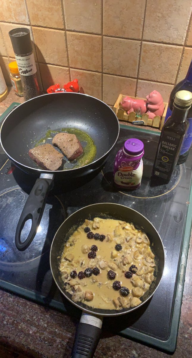 ShaneMcAuliffe1's tweet image. Hey @1GarethWynJones not just you enjoying British Game tonight! I’m having wild British venison with my wild blackberry and mushroom sauce 😍 #EatGame
