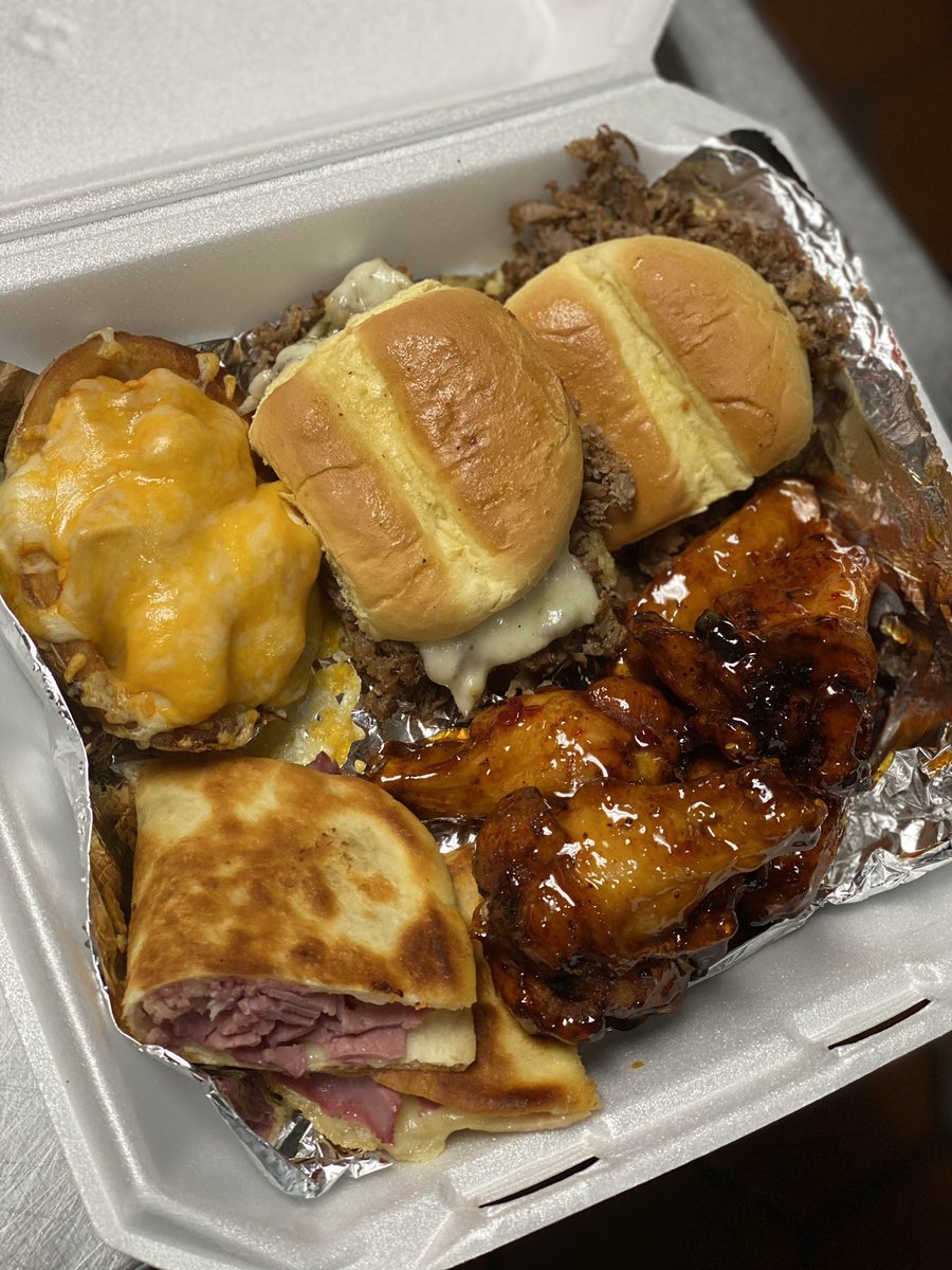 TriggaMeals's tweet photo. Tonight at @ZiggysBG starting at 5:30! Please RT and share for your chance to win a FREE MEAL!!!
(Must be following to win)

Comment below which meal you’d like if you won!

I’ll begin accepting orders at 5:30. DM to order. No walk-in orders please, and don’t forget your mask! https://t.co/CaghG24Yze