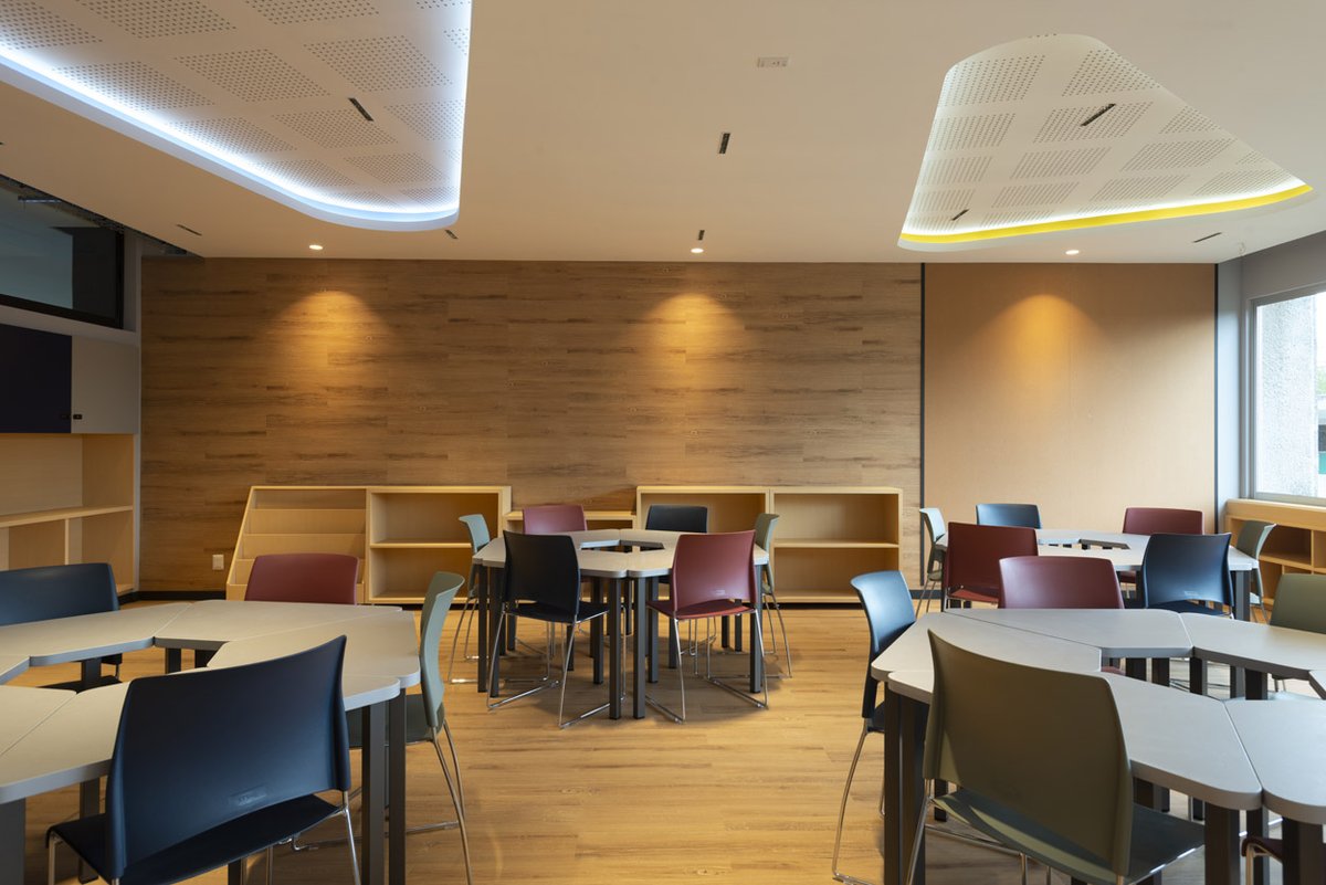 Cimort Salones de Primaria

Un diseño flexible y funcional fue el objetivo para el proyecto de remodelación de estos salones de nivel primaria.

📸 Jaime Navarro

ar-co.com.mx/corporativo.ph…