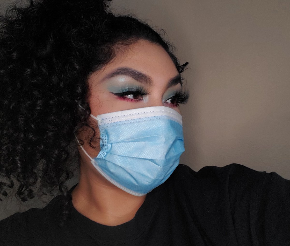 locareina206's tweet photo. Giving you my # but don't hit me on no dumb shit 
#selftaught #minklashes #latinmua #pandemiclife #LikeForLikes https://t.co/AapcFCfGKC