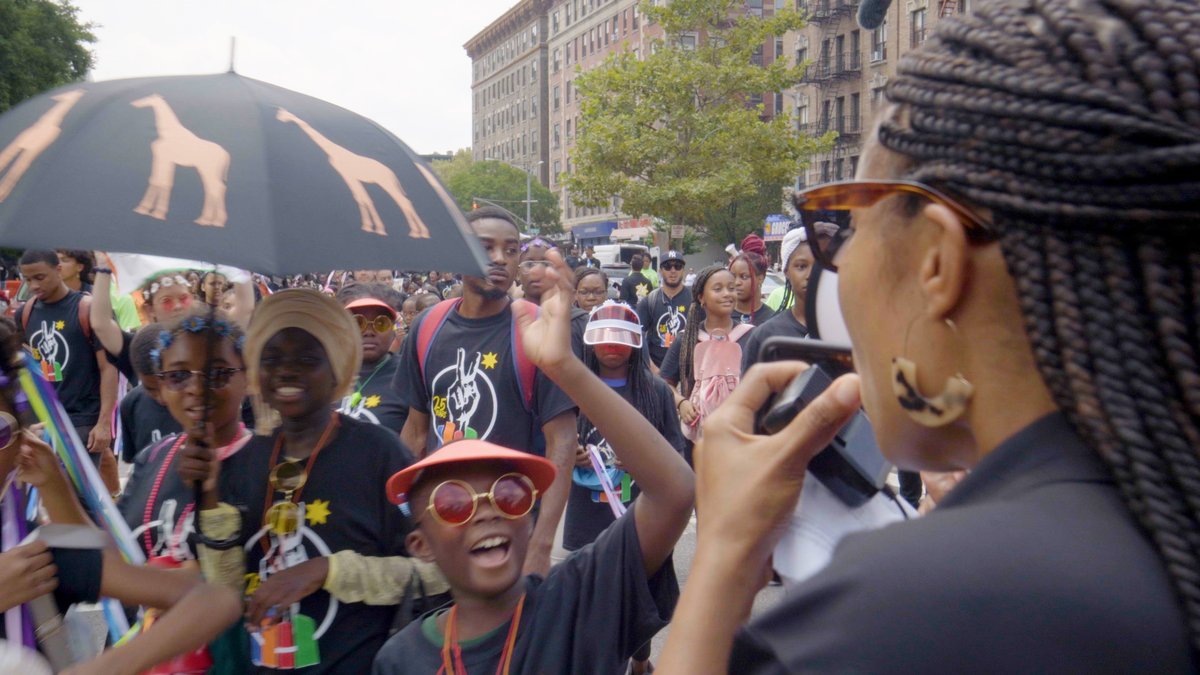 HarlemRisingDoc's tweet photo. “There’s no more powerful messaging than putting a young person in front of a child, that has similar circumstances, and watching that young adult help mentor them." - Jazmine Lewis

Former Peacemaker
Current Managing Director (Executive Office)

@DOCNYCfest now!

#docnycfest https://t.co/C6BkLZ7PYL