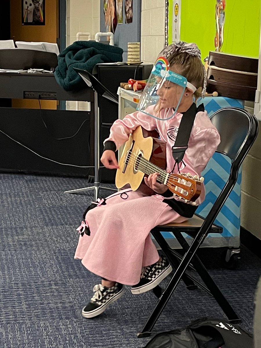 rocks_trinity's tweet photo. It’s always a treat when a student brings in an instrument to share with the group. Thanks for singing us an original song today! https://t.co/a3WOqm1Y3E