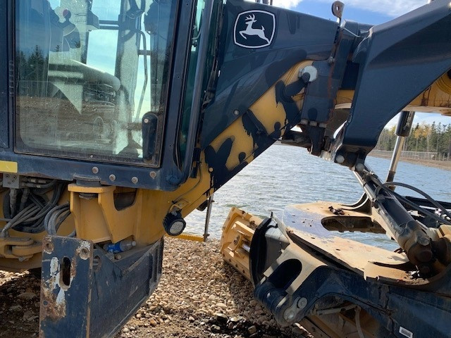 LucasADWebber's tweet photo. #Canada: Grand Falls-Windsor #RCMP investigates suspected targeted vandalism and damages to heavy equipment
#EarthLiberationFront graffiti from the site 👇 #ELF
https://t.co/zjiZKwlgsQ https://t.co/FtbNdub9X7