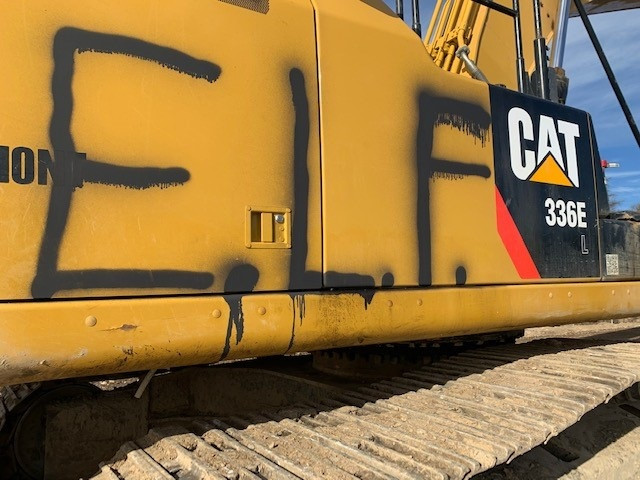 LucasADWebber's tweet photo. #Canada: Grand Falls-Windsor #RCMP investigates suspected targeted vandalism and damages to heavy equipment
#EarthLiberationFront graffiti from the site 👇 #ELF
https://t.co/zjiZKwlgsQ https://t.co/FtbNdub9X7